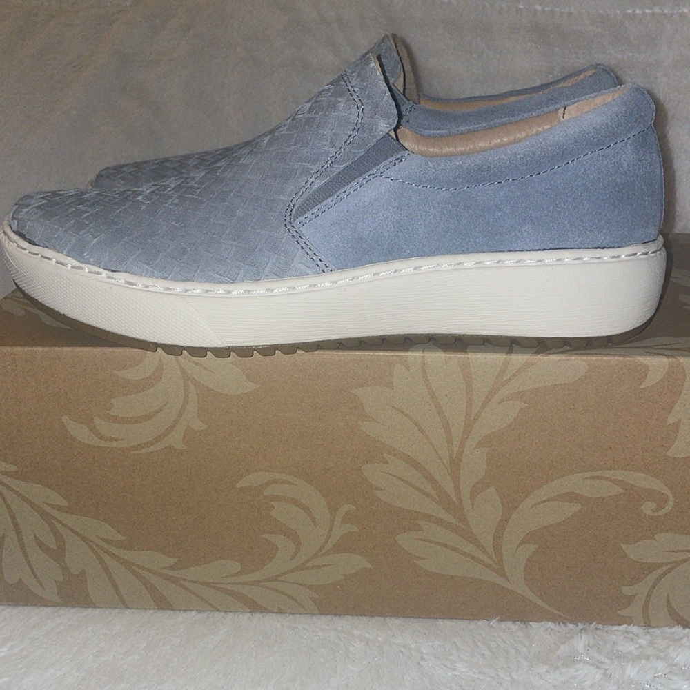 NWT Söfft Watney Chambray Slate Slide-on Sneaker - Picture 12 of 15